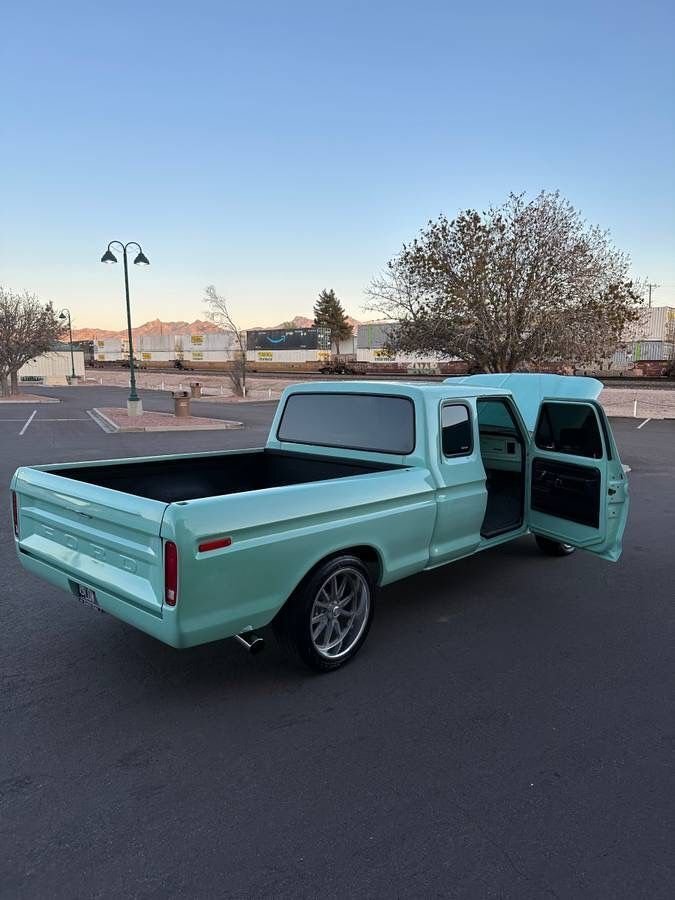 Pickup in Glendale, United States 5 - 15308678