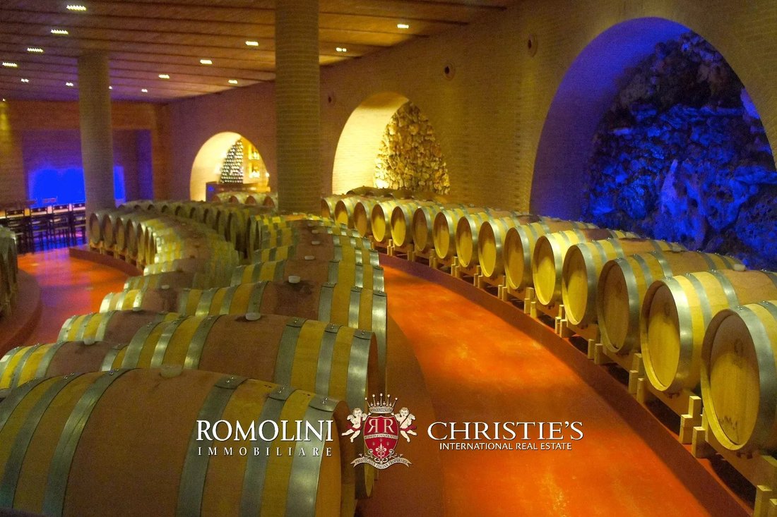 Farm Ranch in San Benedetto del Tronto, Marche, Italy 3 - 14943379