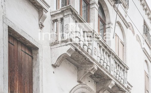 Apartment in Cathedral - Piazza dei Signori, Treviso, Italy 1