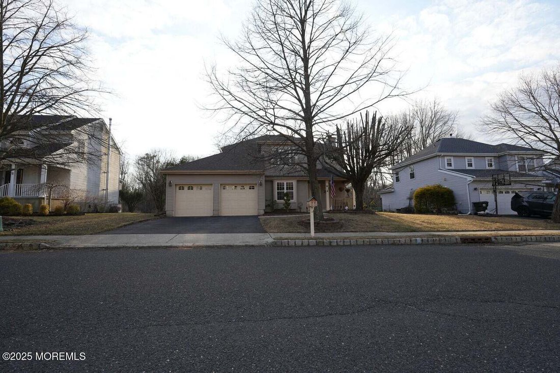 House in Marlboro Township, New Jersey, United States 3 - 15310111