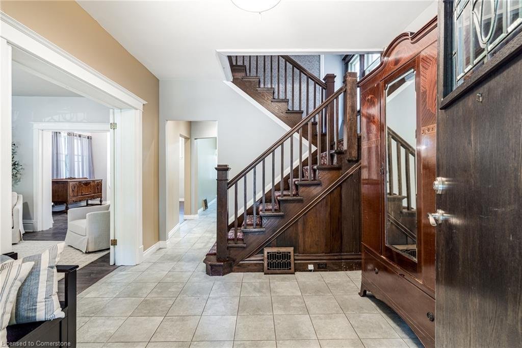 House in Hamilton, Ontario, Canada 5 - 15311305