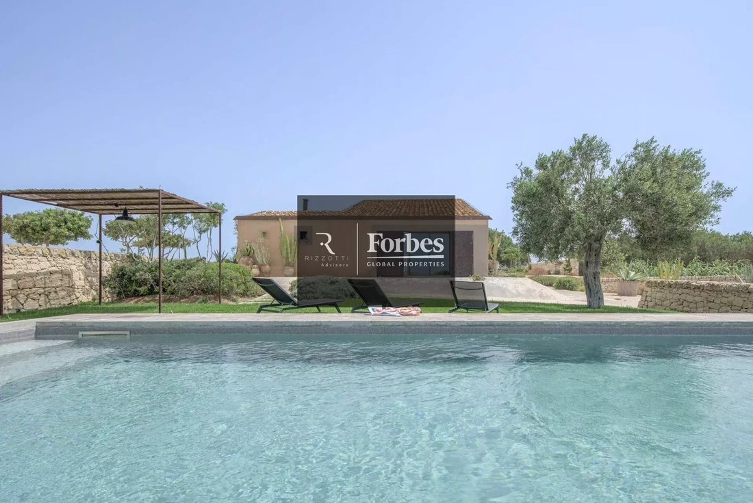Villa in Portopalo di Capo Passero, Sicily, Italy 1 - 15237645