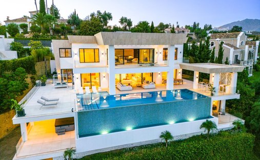 Villa in El Paraíso, Benahavis, Spain 1
