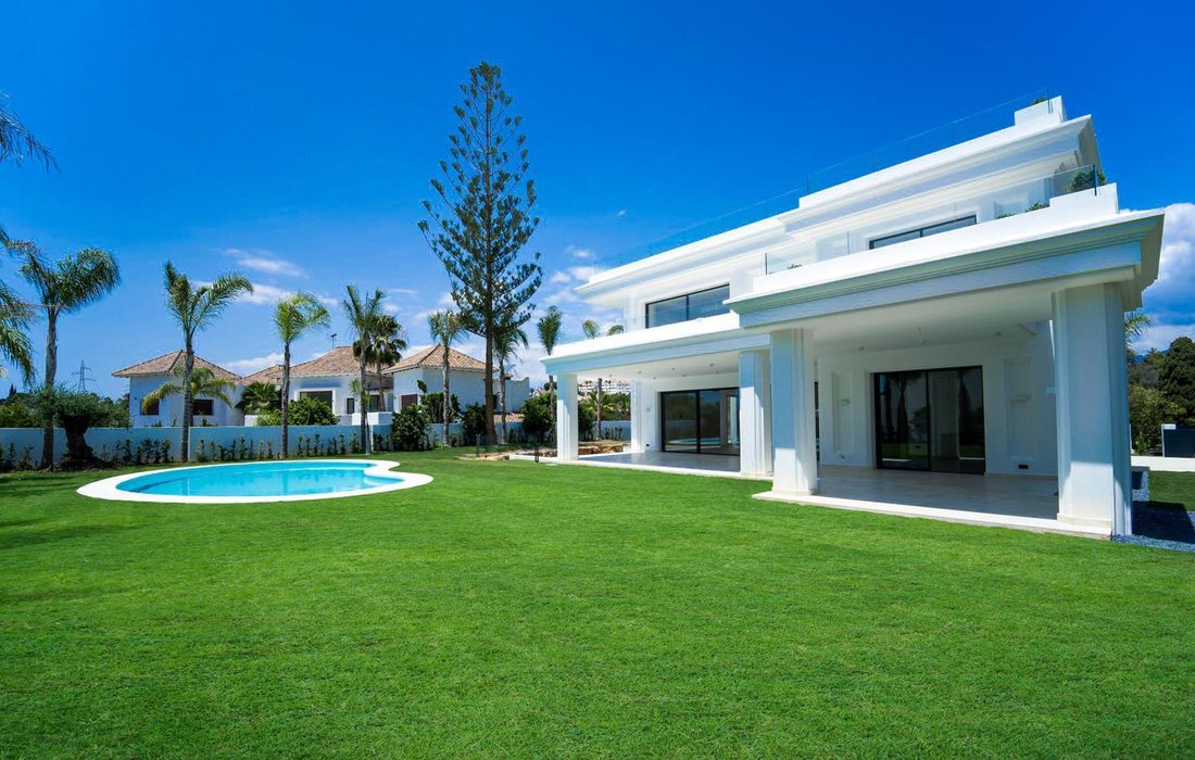 Estate in Marbella, Andalusia, Spain 1 - 15318885