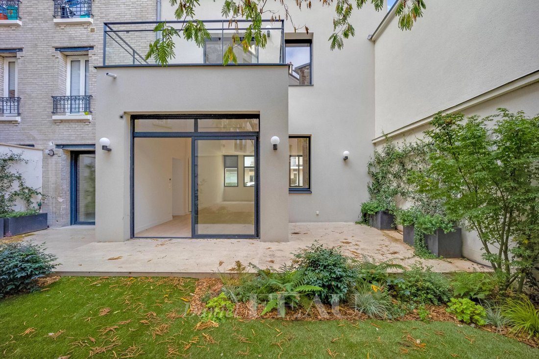 Townhouse in Grenier–Point du Jour, Boulogne-Billancourt, France 3 - 12305198