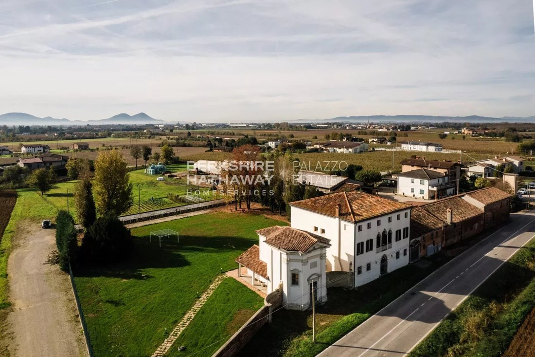 Villa in Villafranca Padovana, Veneto, Italy 1 - 14988397