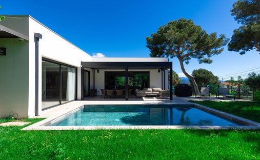 Villa in Roquebrune-Cap-Martin, Provence-Alpes-Côte d'Azur, France 1