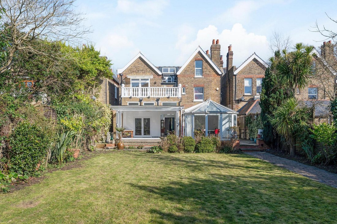 House in Ealing (London Borough of Ealing), Ealing, England 2 - 15312947