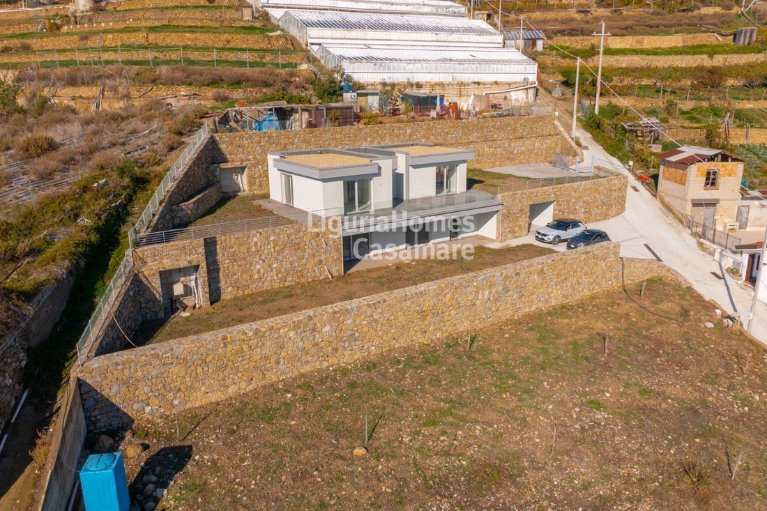 Villa in Cavi, Liguria, Italy 2 - 12353648