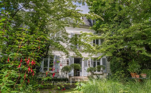House in Paris, Île-de-France, France 1