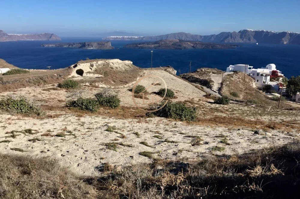 Land in Thira, Aegean, Greece 3 - 15313166