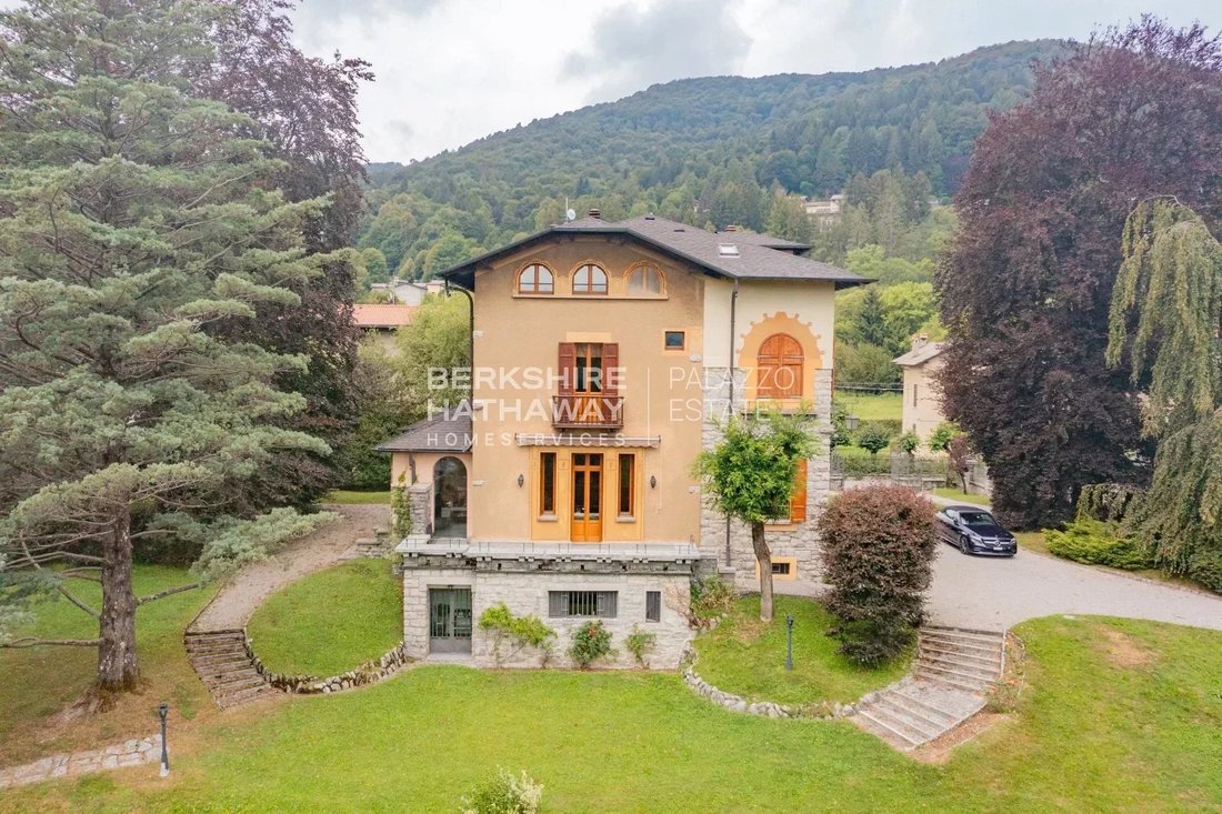 Villa in Lanzo d'Intelvi, Ramponio Verna, Lombardy 1 - 14723179