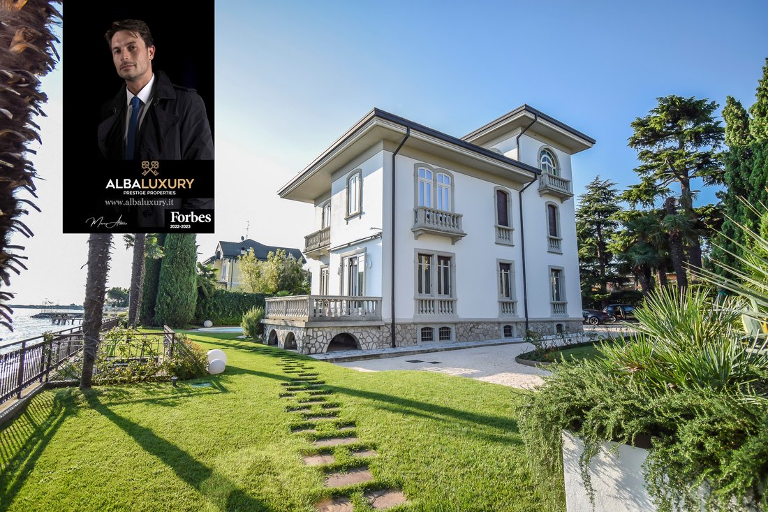 Villa Pieds Dans L Eau Desenzano Del In Desenzano Del Garda Lombardy