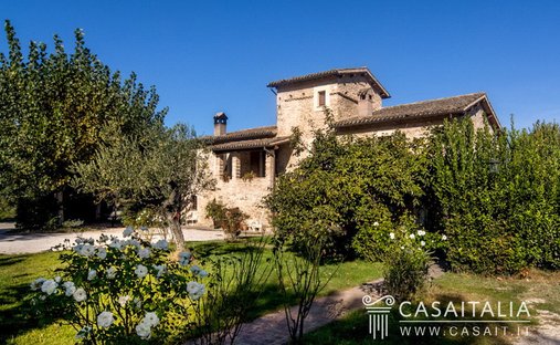 Casa di campagna a Castel Ritaldi, Umbria, Italia 1