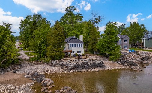 House in Wasaga Beach, Ontario, Canada 1