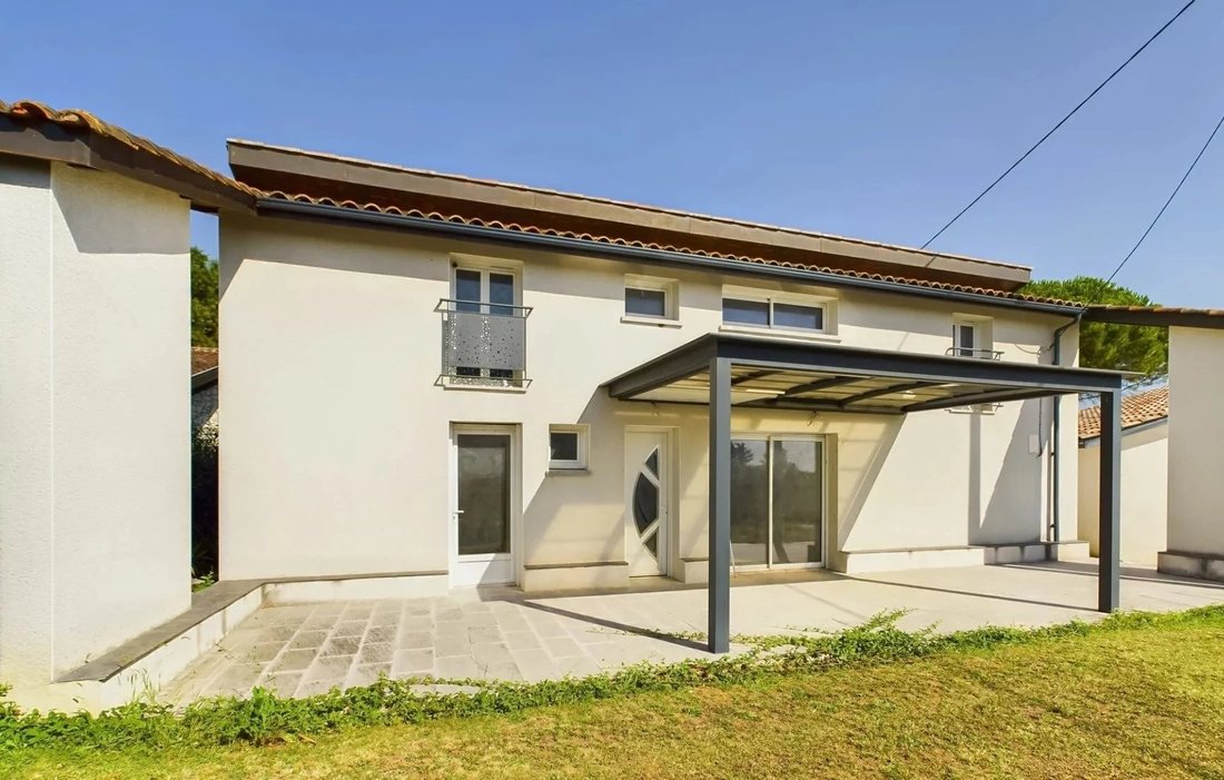 House in Laroque-Timbaut, Nouvelle-Aquitaine, France 1 - 15227907