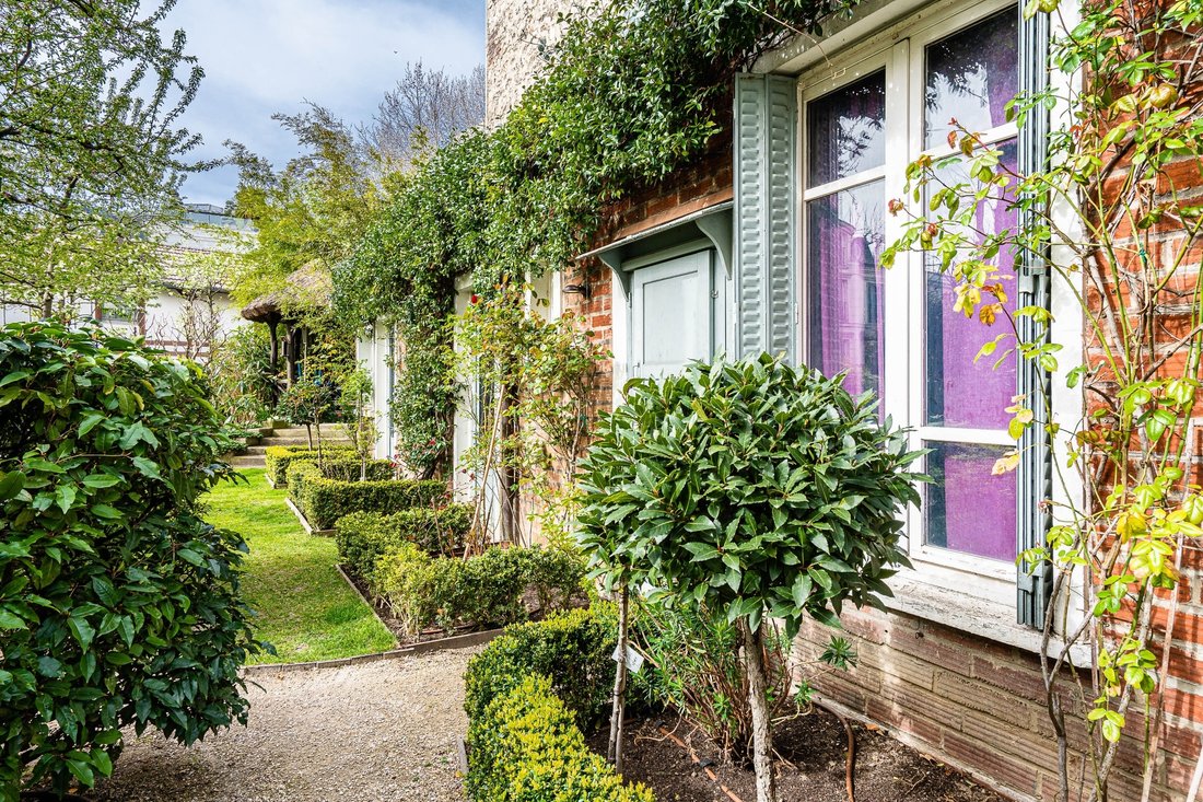 House in Paris, Île-de-France, France 4 - 12696431