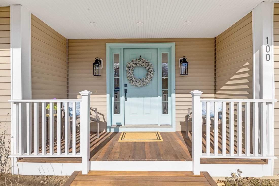 Beautifully Renovated Rye City Colonial In Rye, New York, United States ...