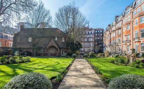 Apartment in Mayfair, Westminster, England 1