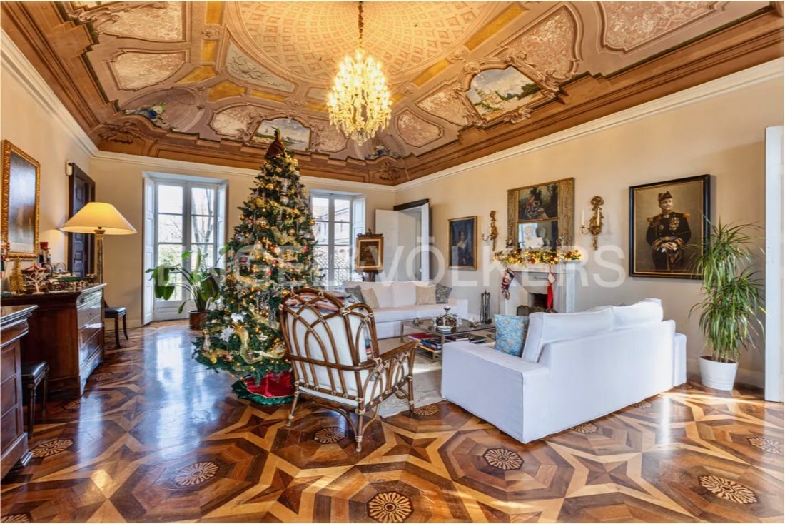 Poirino’s Crown: A Neoclassical Masterpiece Woven with Savoy Splendor