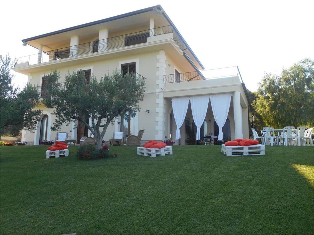 Villa in Fossacesia, Abruzzo, Italy 1 - 15322207