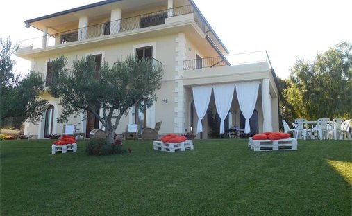 Villa in Fossacesia, Abruzzo, Italy 1