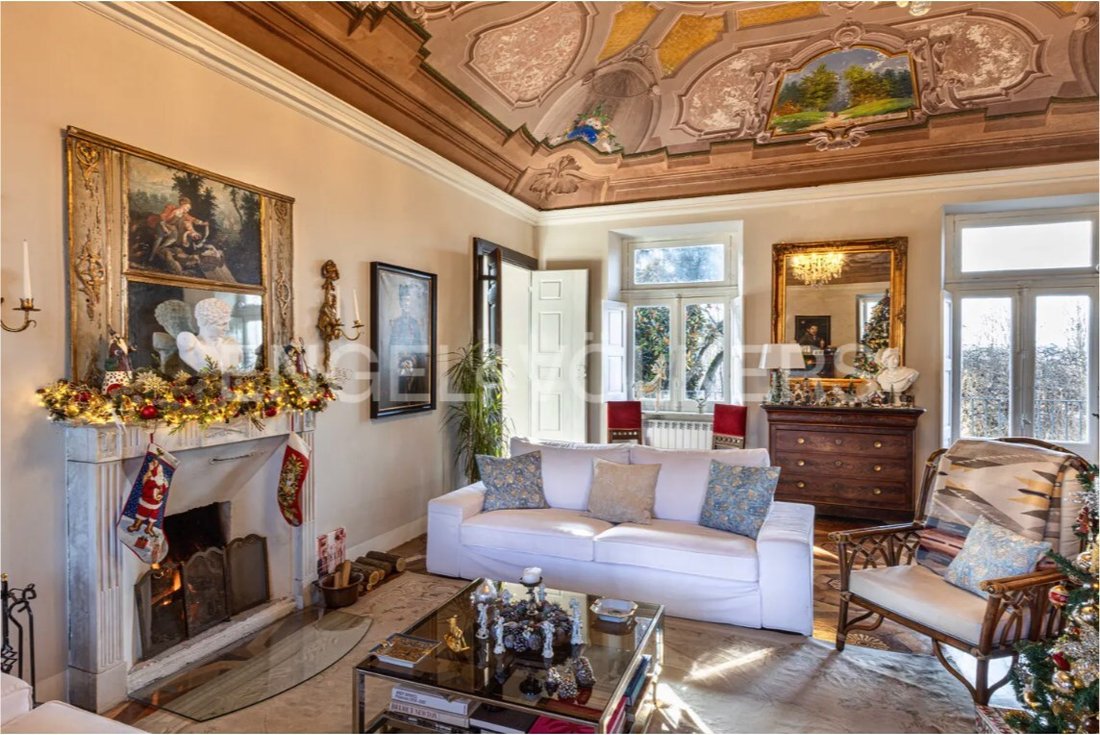 Poirino’s Crown: A Neoclassical Masterpiece Woven with Savoy Splendor