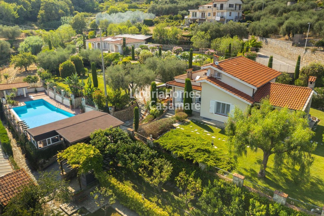 Villa in Piani-Torrazza, Imperia, Liguria 1 - 14578403