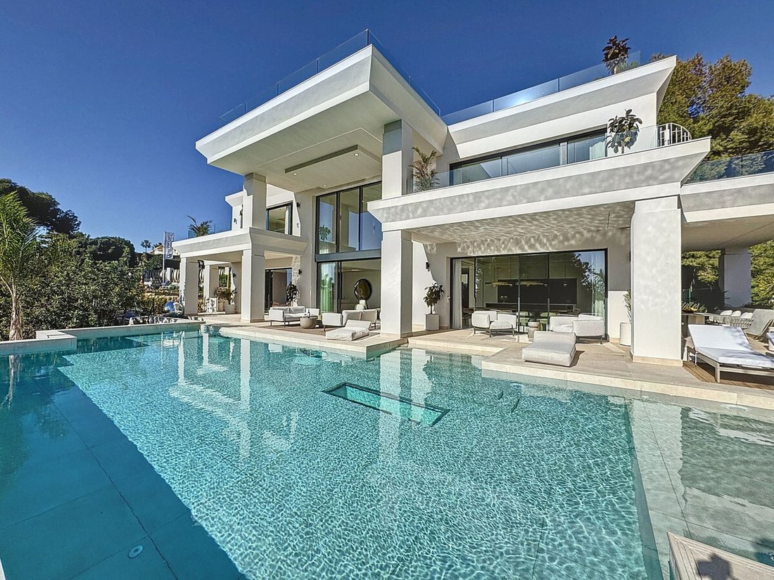 Villa in Sierra Blanca, Marbella, Spain 1 - 15323738