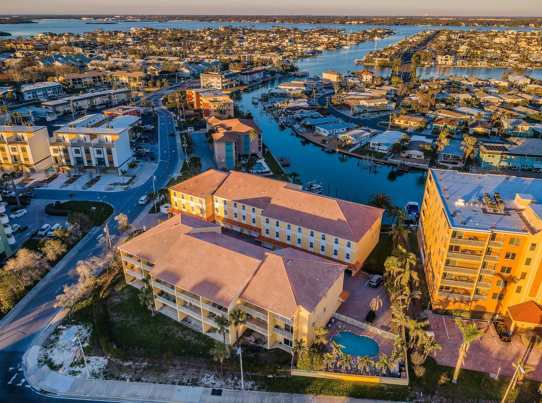 Casa a St. Pete Beach, Florida, Stati Uniti 1 - 15325775