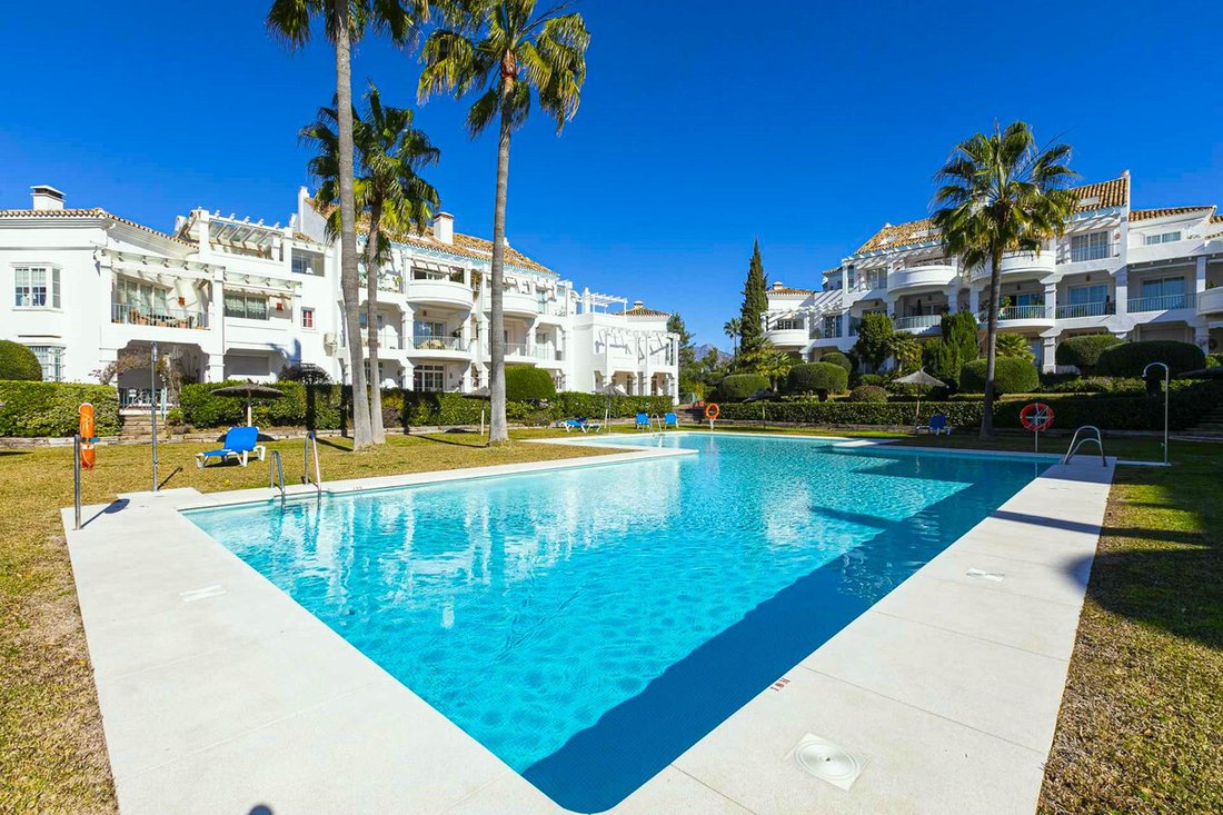 Townhouse in Marbella, Andalusia, Spain 2 - 15325632