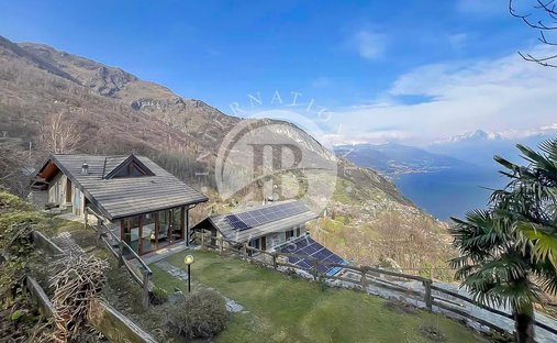 Villa in Saliana, Lombardy, Italy 1
