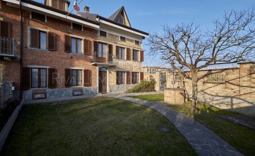 Villa in Costigliole d'Asti, Piedmont, Italy 1
