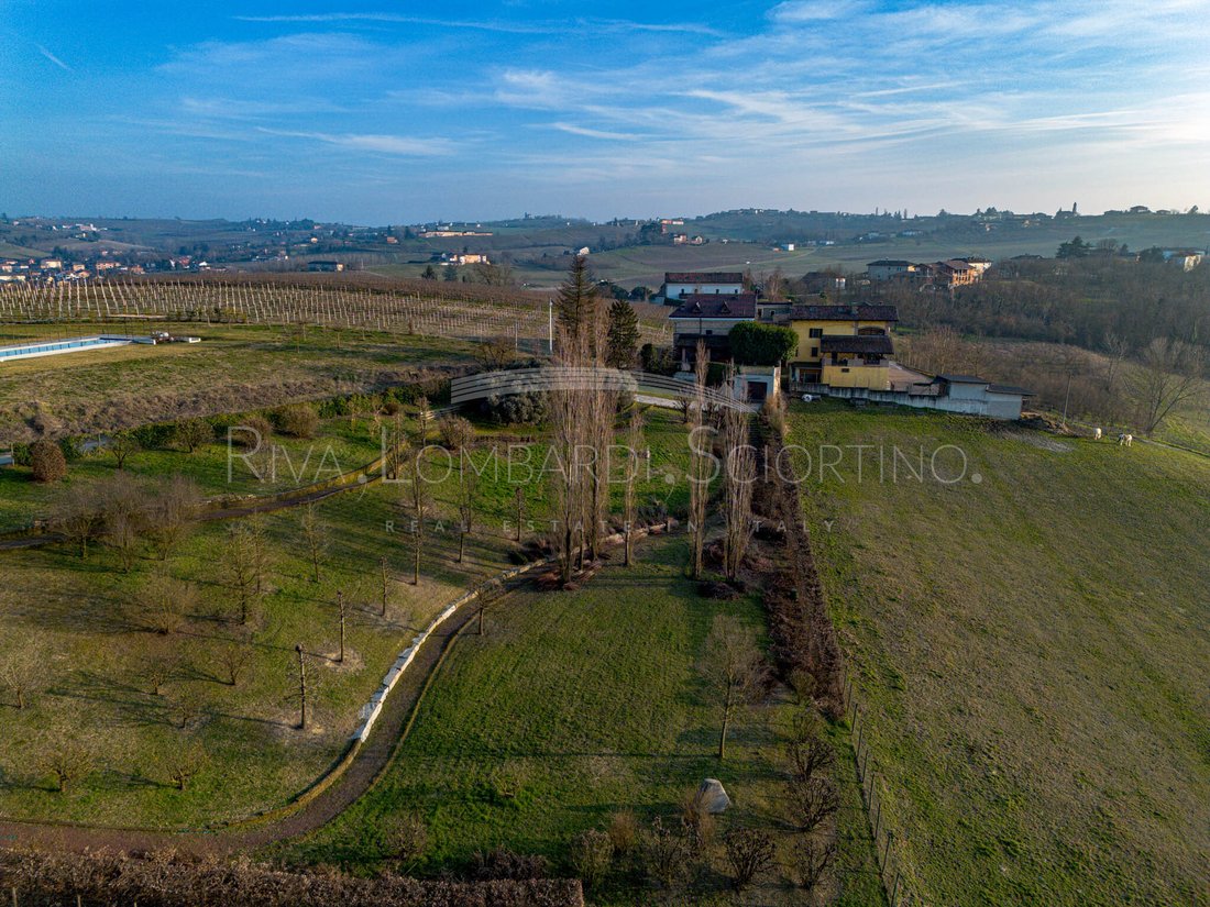Villa in Costigliole d'Asti, Piedmont, Italy 2 - 15326359