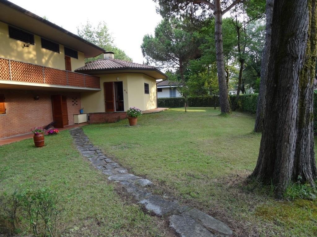 Villa in Poveromo, Massa, Italy 2 - 15328581