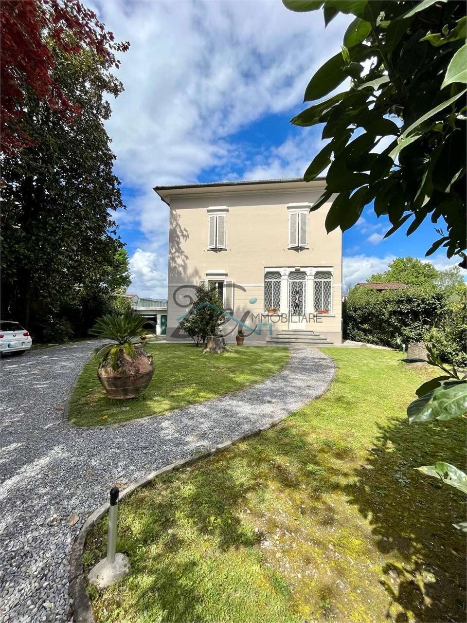 Villa in Santissima Annunziata, Lucca, Italy 1 - 15328740