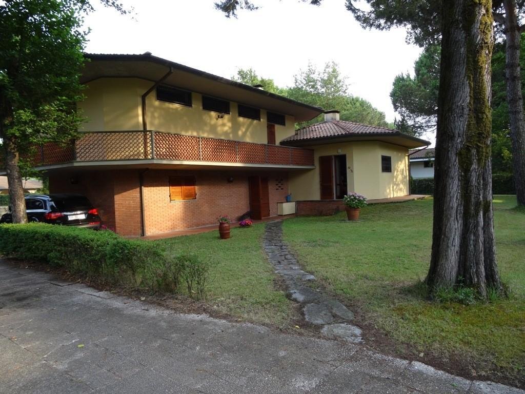 Villa in Poveromo, Massa, Italy 1 - 15328581