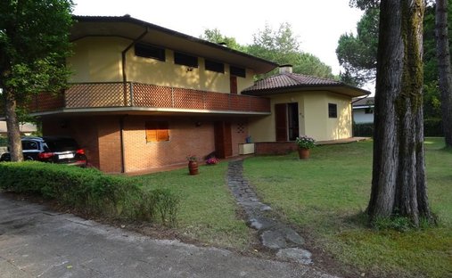 Villa in Poveromo, Massa, Italy 1
