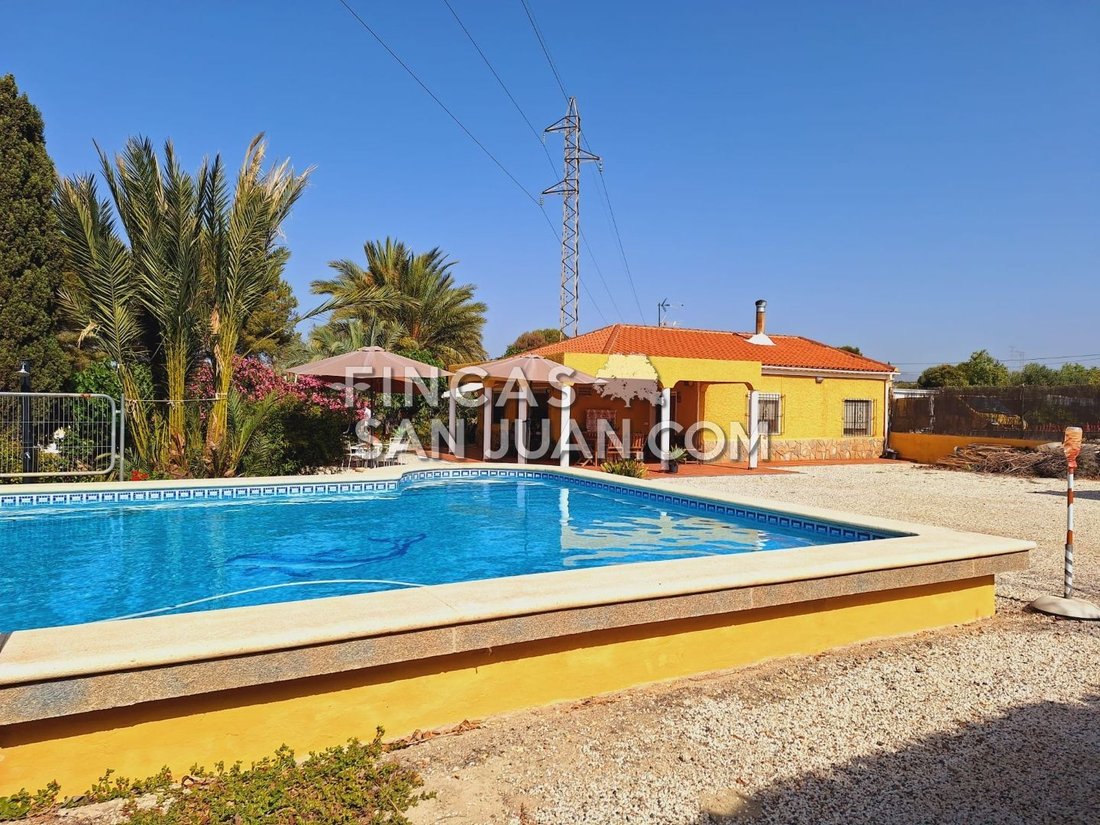 Chalet in Alicante, Valencian Community, Spain 1 - 15326224