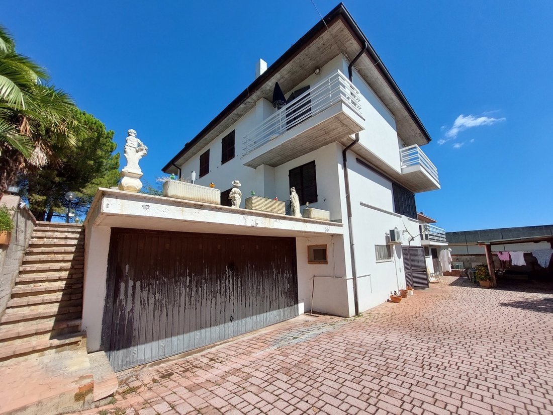 Country House in Colonnella, Abruzzo, Italy 1 - 15328107