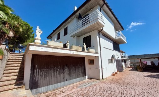 Country House in Colonnella, Abruzzo, Italy 1