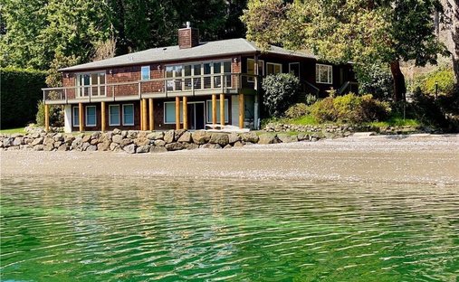 House in Belfair, Washington, United States 1