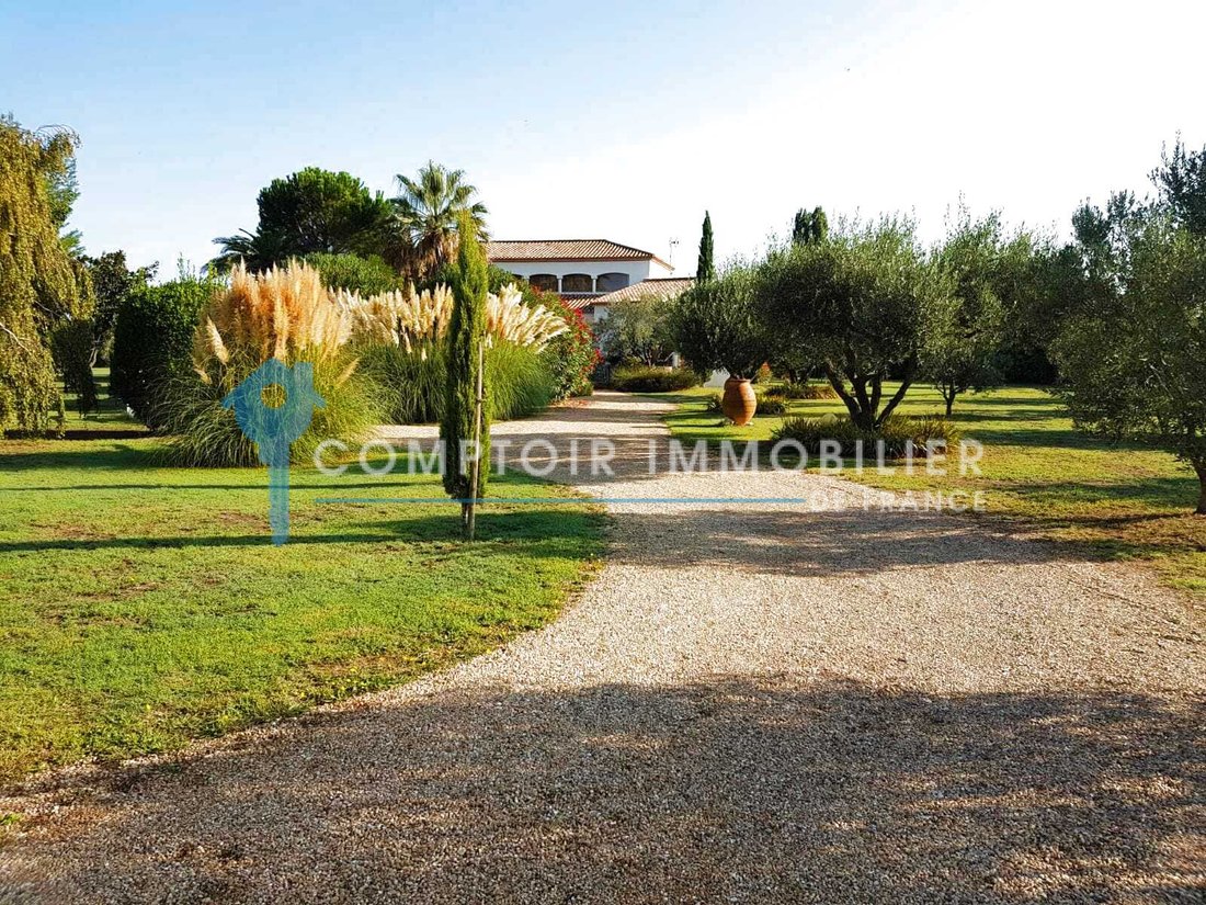 Whispers of Provence: A Secluded Castle Estate in Beaucaire’s Golden Light