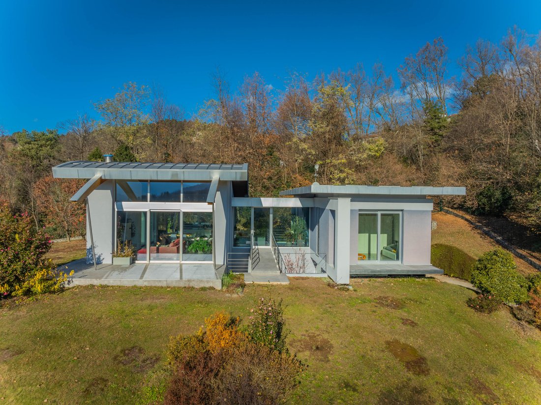 Villa in Luino, Lombardy, Italy 3 - 15332503