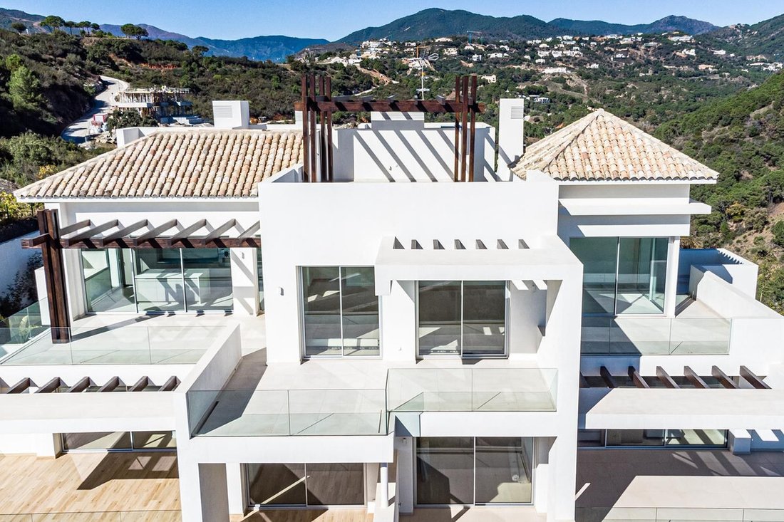 Penthouse in Benahavis, Andalusia, Spain 4 - 13949031