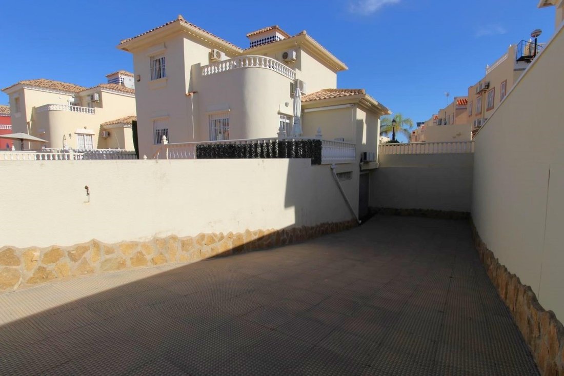 La Zenia Villa In La Zenia, Valencian Community, Spain For Sale (15331483)