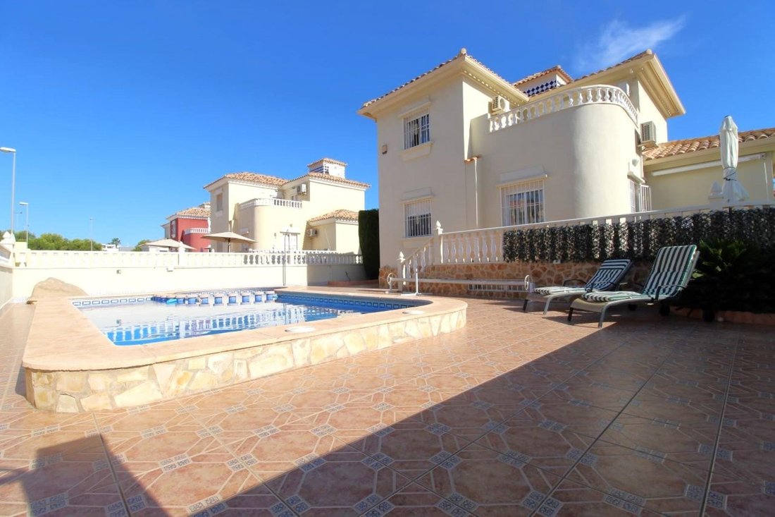 La Zenia Villa In La Zenia, Valencian Community, Spain For Sale (15331483)