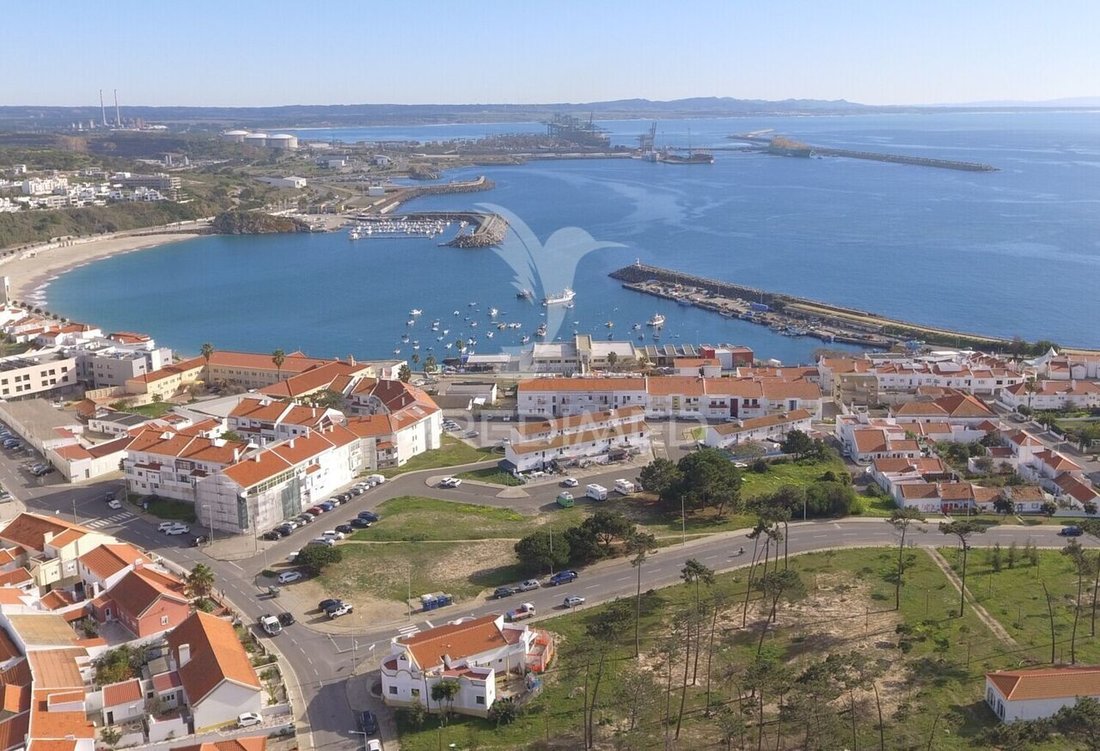 Sines, Setubal, Portugal 4 - 15332053