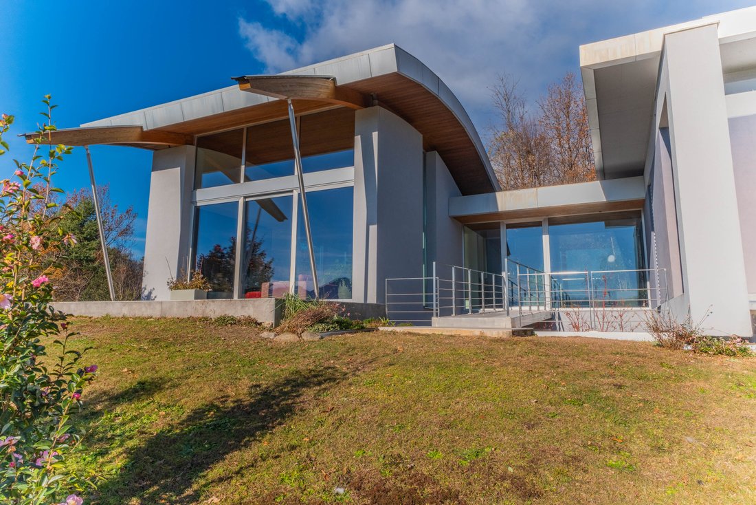 Villa in Luino, Lombardy, Italy 2 - 15332503
