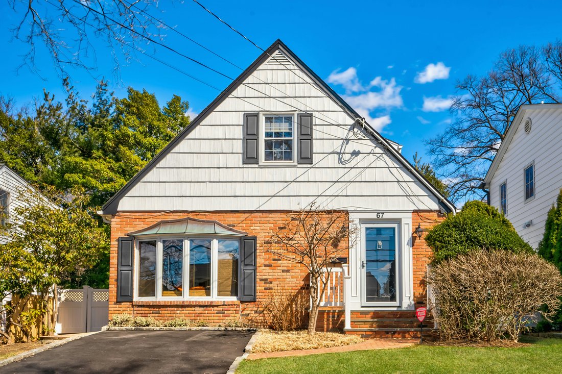House in Port Washington, New York, United States 2 - 15332317